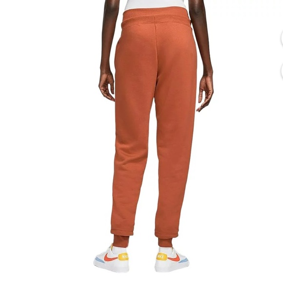 Women's Nike Burnt Sunrise Icon Clash Fleece Joggers Size Large - Picture 2 of 11